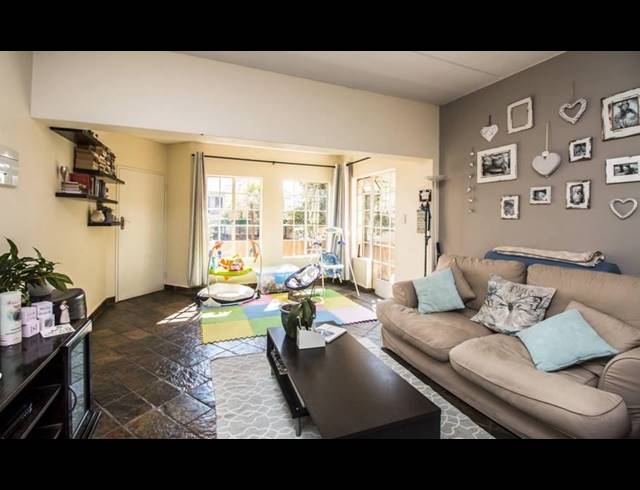 2 BEDROOM TOWNHOUSE RENTED IN NORTH RIDING